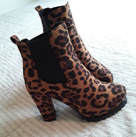 Boots - Picture 3 of 4